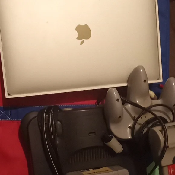 2020 Apple MacBook Air w/ M1 Chip+ Vintage Nintendo 64 w/ Controller